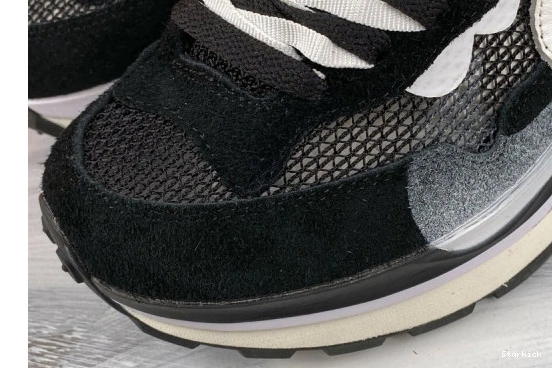 sacai Vaporwaffle White Black CV1363-001 Nike 0129